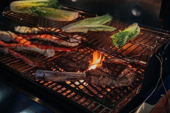 Двухсторонняя чугунная Sear Grate решетка Weber Crafted