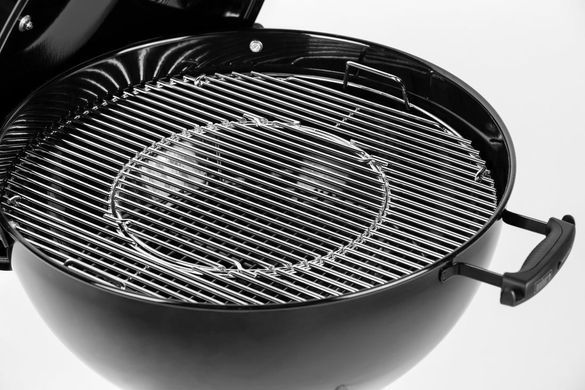 Угольный гриль Weber Master-Touch GBS E-5750 57 см, черный