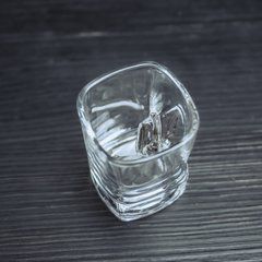 Квадратная рюмка (с гербом)